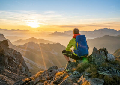 Die psychologische Wirkung von Naturerlebnissen während einer Erlebnis-Wanderungen, wie schönen Aussichten, Sonnenuntergängen und Bergpausen stärkt das Wohlbefinden der Teilnehmer und fördert die Teambindung